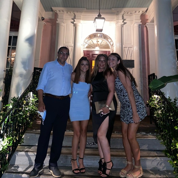 Meet your Posher, Jennifer - Picture 2 of 2